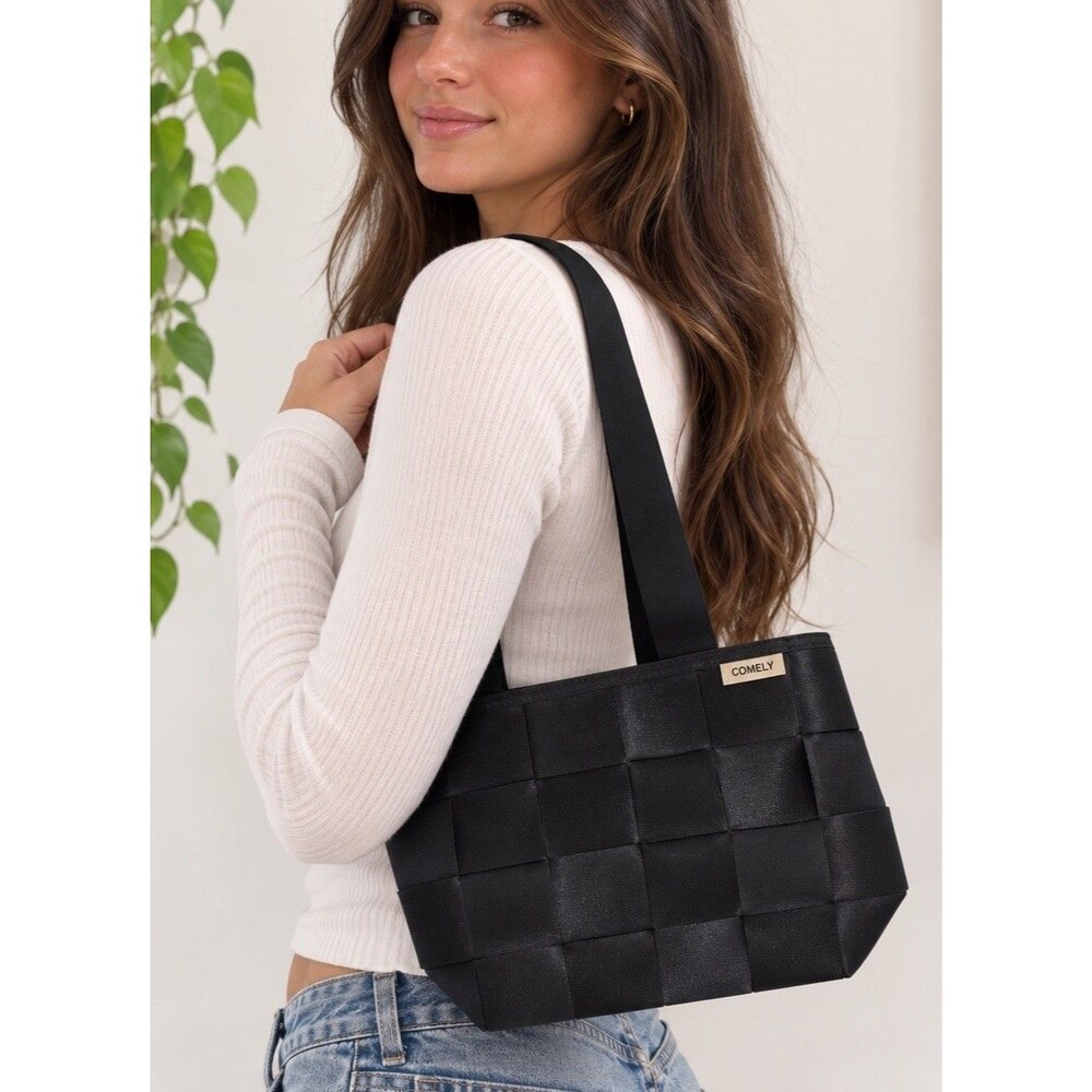 Comely Black Seatbelt Tote Bag Purse Shoulder Bag Lined Y2K/Early 2000 Vintage